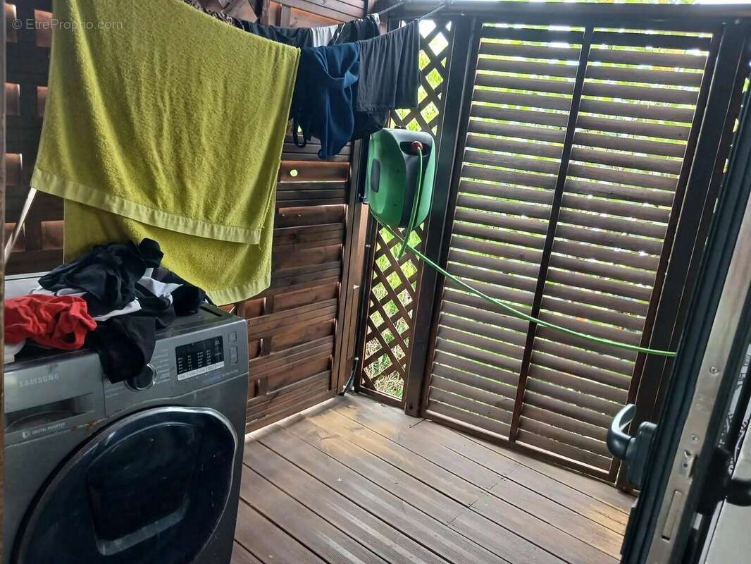 Grande propriété avec 1 appartement + 1 duplex – Piscine / Jacuzzi / Spa – Vendue meublée – Idéal investissement locatif - photo 17