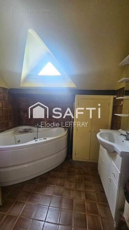 Maison 135 m² à Brette-Les-Pins  - photo 8