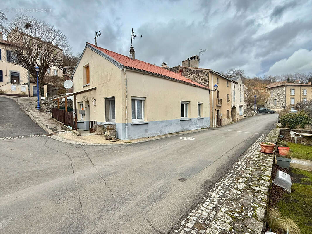 Maison à TOURZEL-RONZIERES