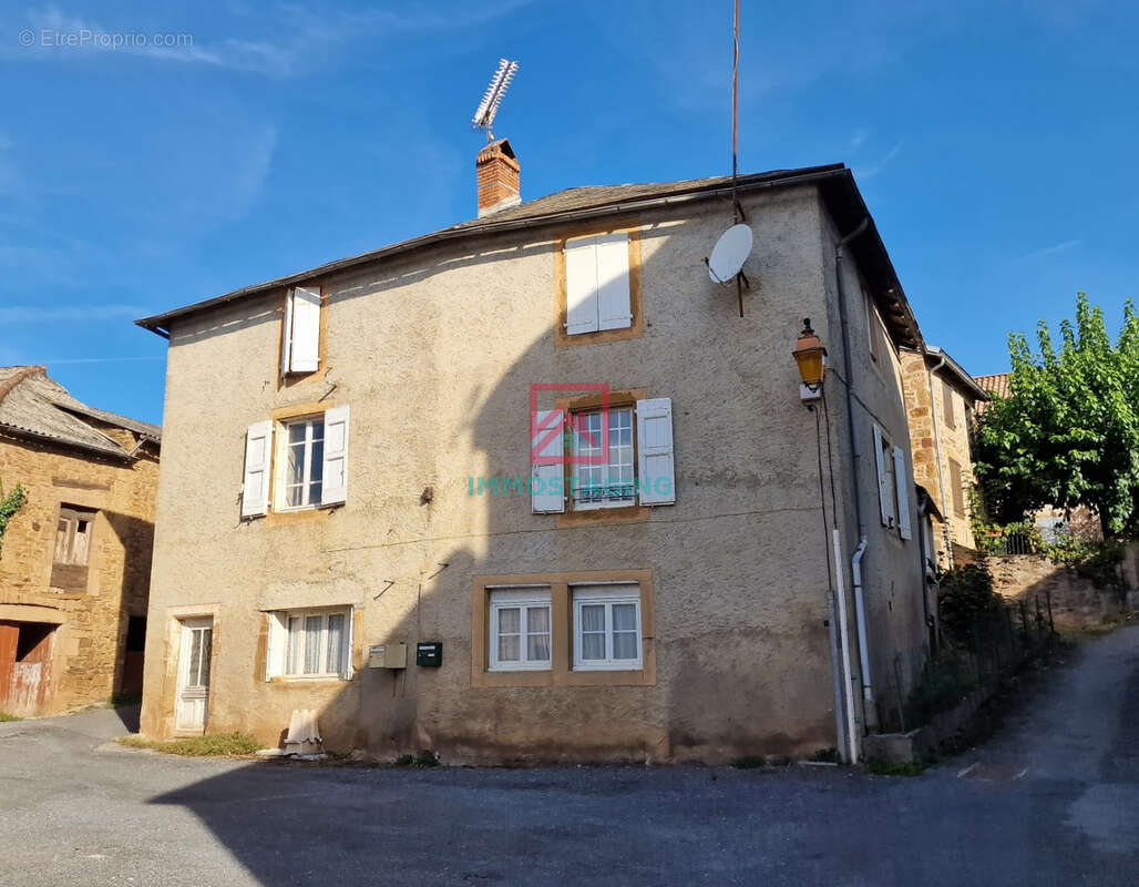 Maison à POUSTHOMY