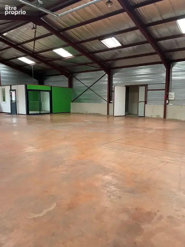 Entrepôt 320m2 avec quai de déchargement - photo 3