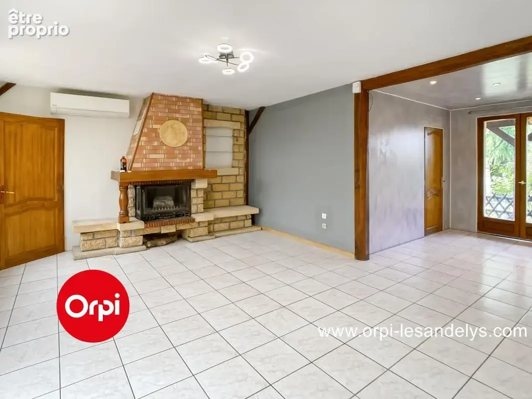 Maison de plain pied - À Vendre - 74 m² - photo 2