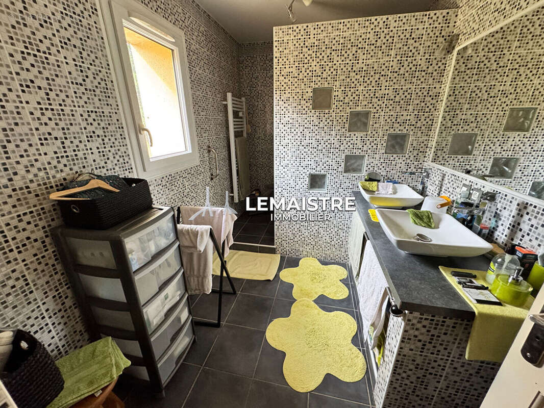 Entre GODERVILLE et TERRES-DE-CAUX - Maison de caractère 159 m² - 4 chambres - 11 000 m² - Dépendances et écuries - photo 10