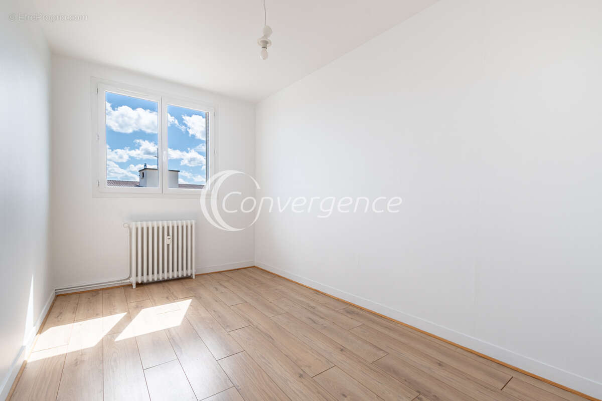 Appartement T4 rénové avec 3 chambres et ascenseur - photo 9