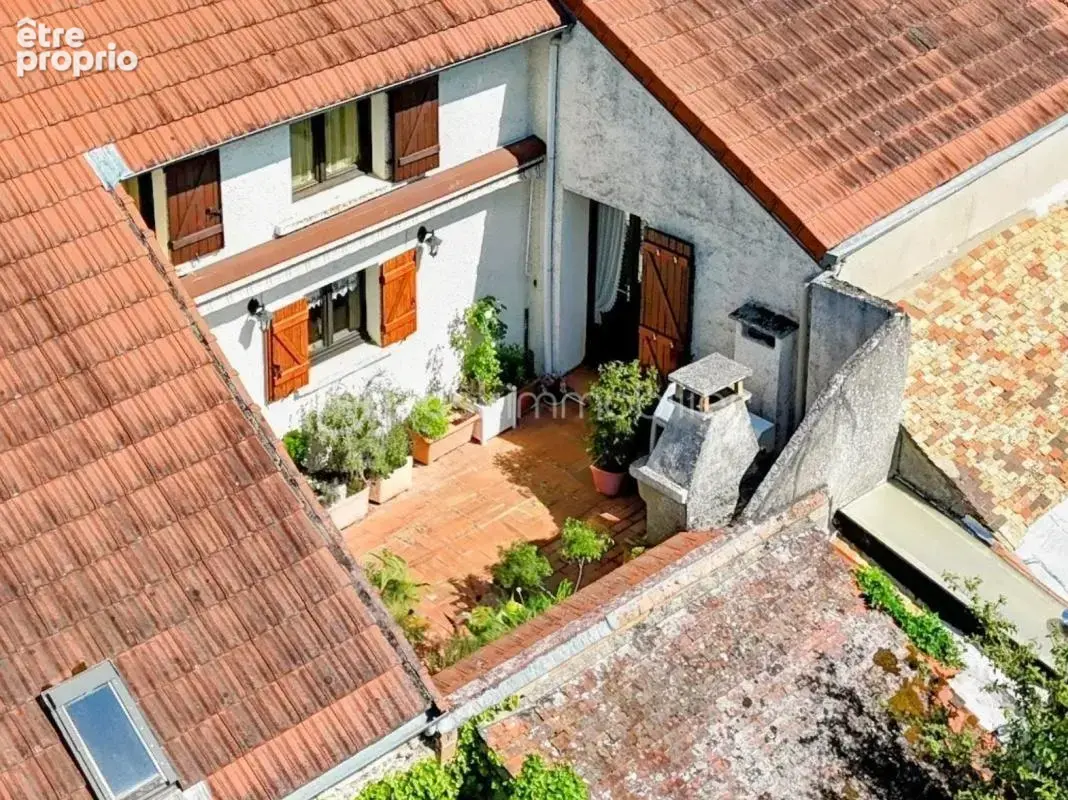Plein cœur village, maison familiale av balcon et garage + appart. ind. F2 - photo 7