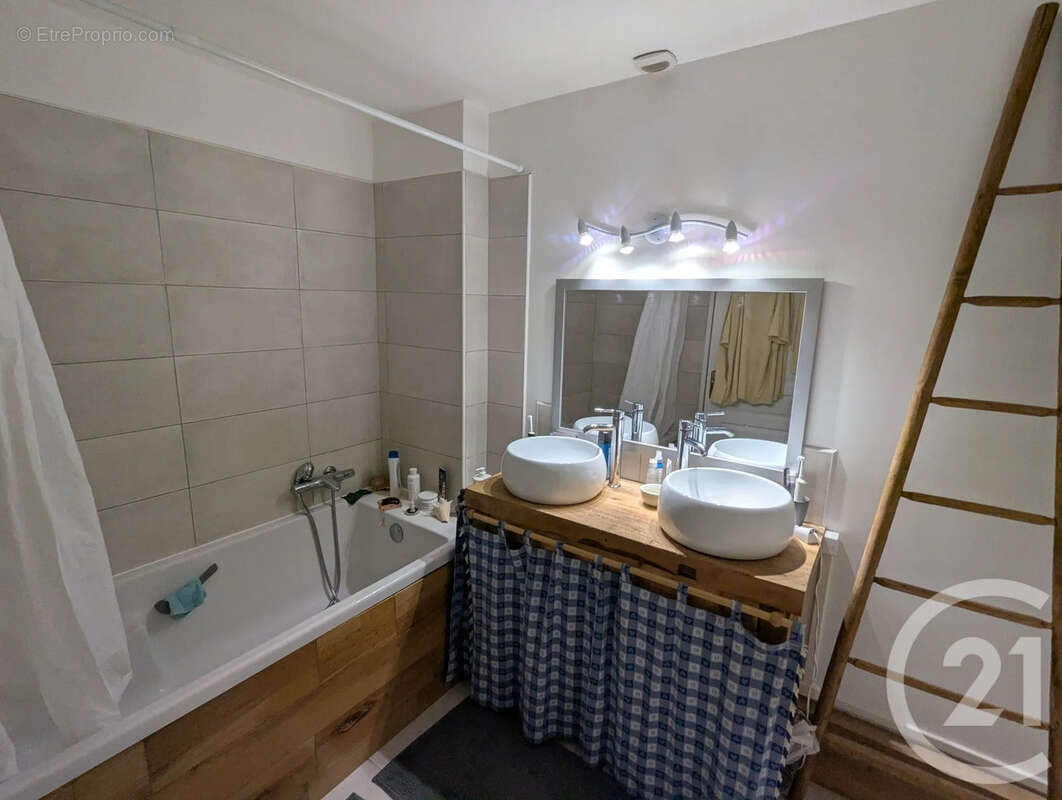 Maison 236 m² à Roquemaure  - photo 12