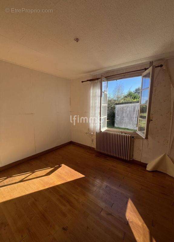 Maison de 73m² à rénover avec son bel espace extérieur - Montpon - photo 6