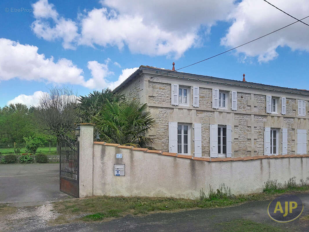 Maison à FLEAC-SUR-SEUGNE