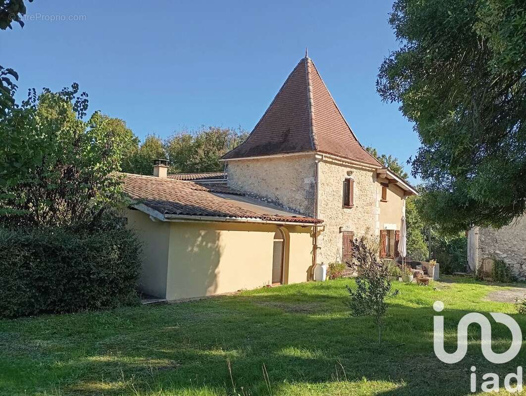 Maison 132 m² à Sainte-Colombe-De-Villeneuve  - photo 3