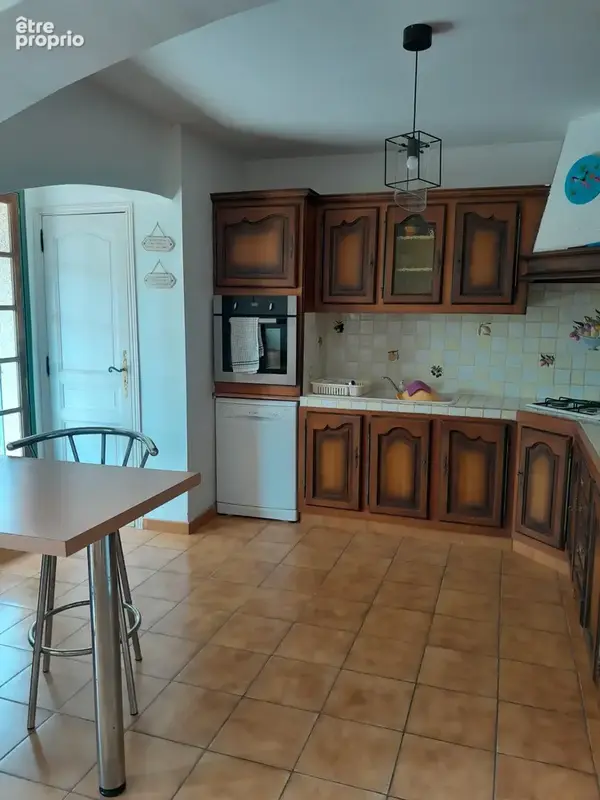 Maison t5 avec piscine, dependance et garage - photo 7