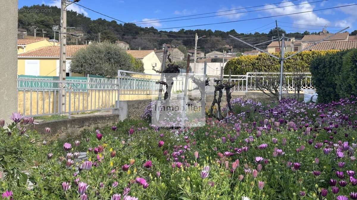 Maison à LAUDUN-L'ARDOISE