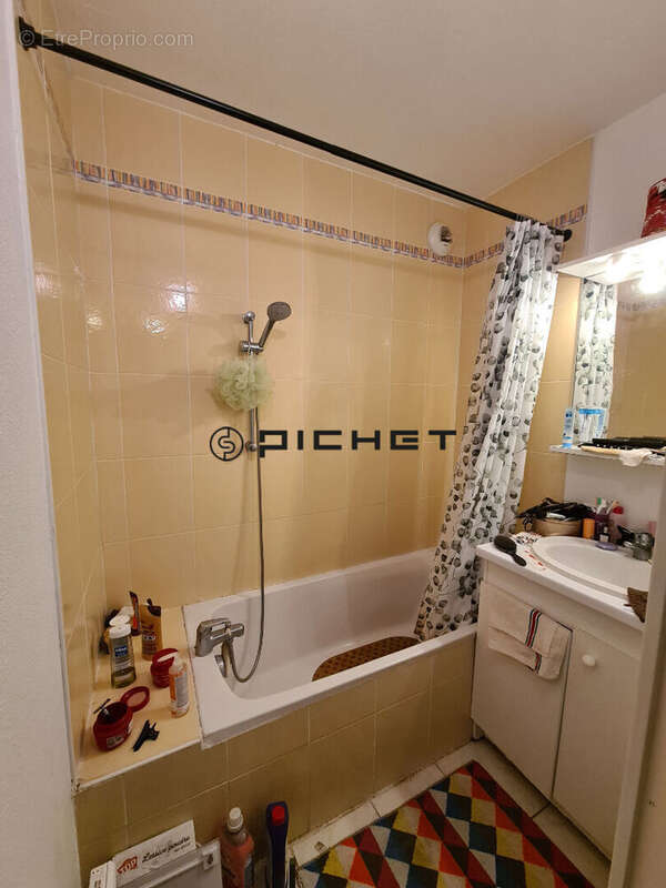 Appartement à LA CHAPELLE-BOUEXIC