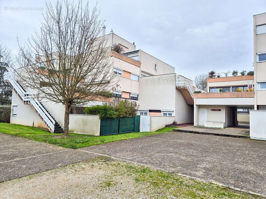 Appartement à SAVIGNY-LE-TEMPLE