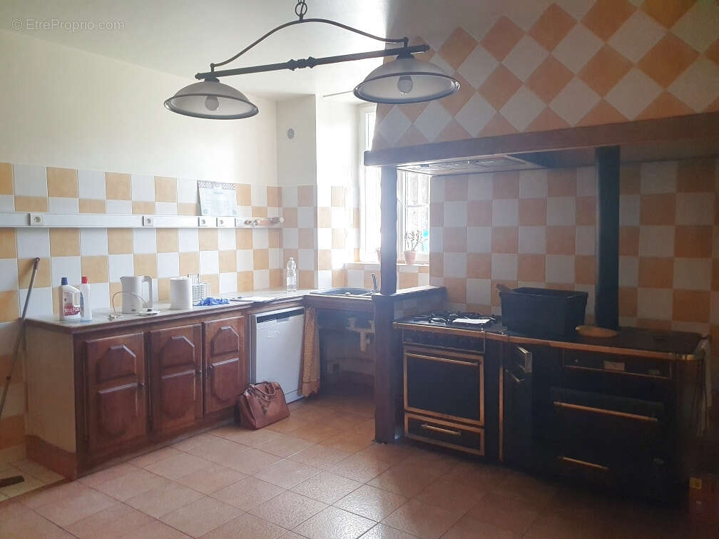 Maison à MARCILLAC-LA-CROISILLE
