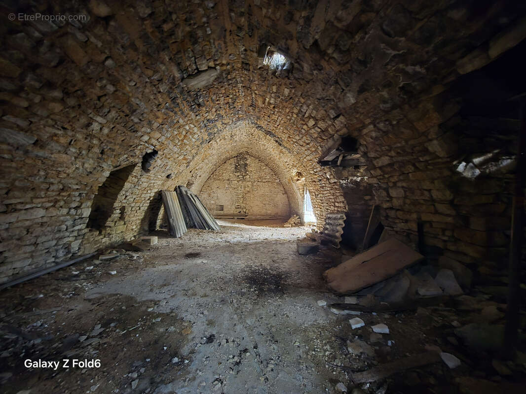 A vendre La Cavalerie - Belle grange à réhabiliter - photo 7