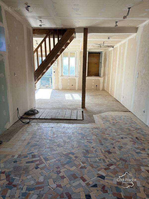 Maison à SAINS-RICHAUMONT