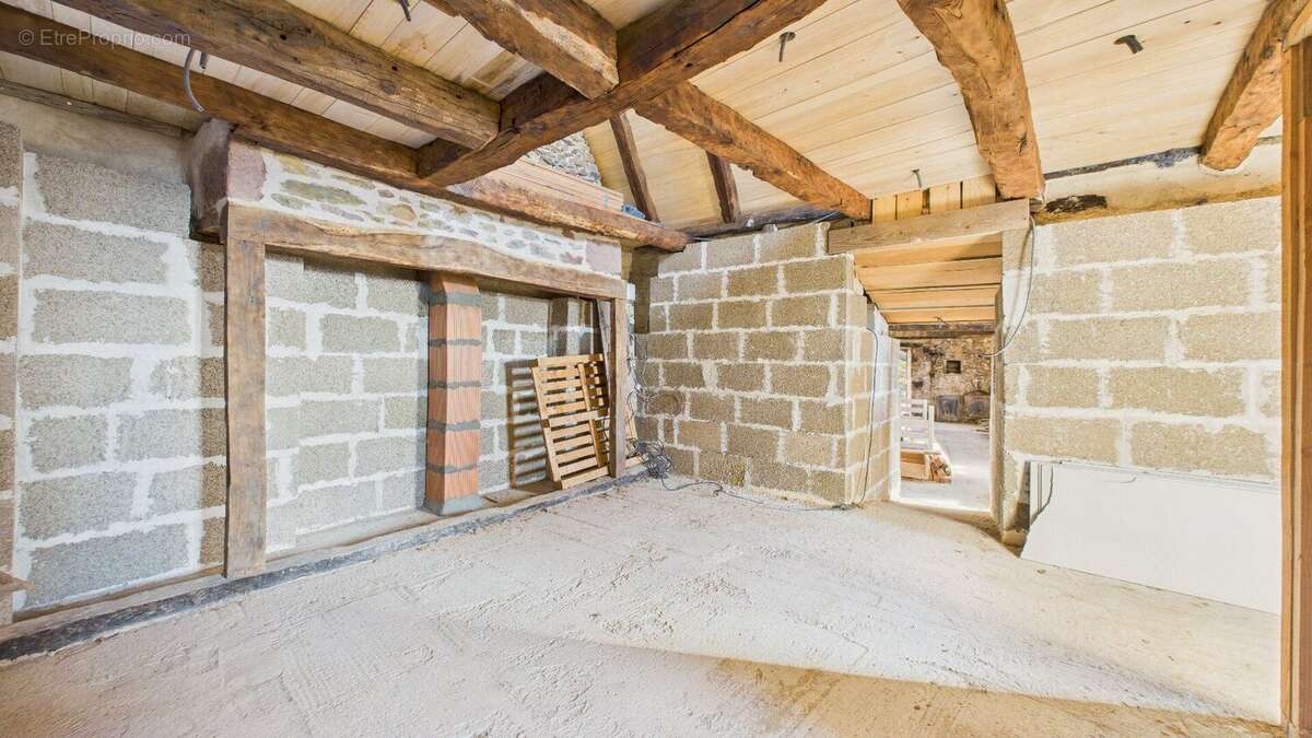 Ensemble en pierre, à rénover  avec terrain certifié AB  VILLECOMTAL - photo 8
