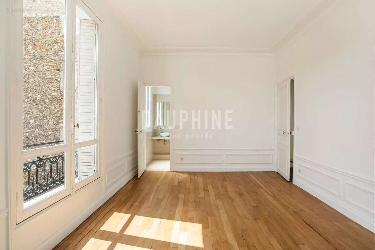 Appartement à PARIS-14E