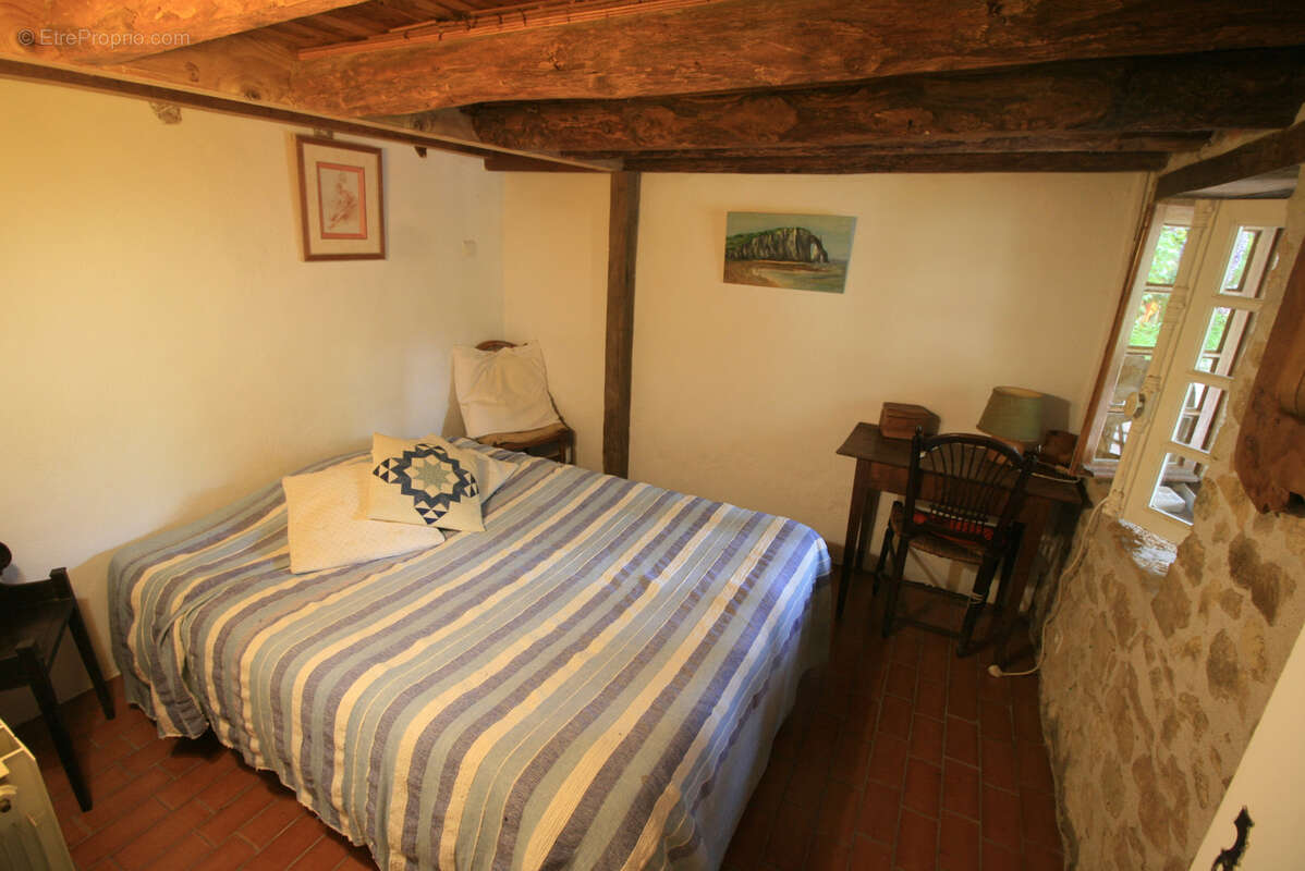 Maison à LA CHAPELLE-AUBAREIL