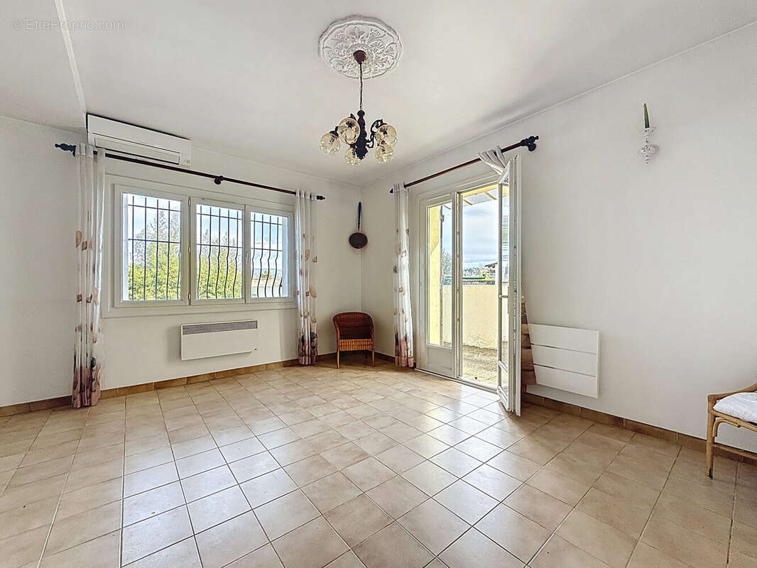 Maison à LE MUY