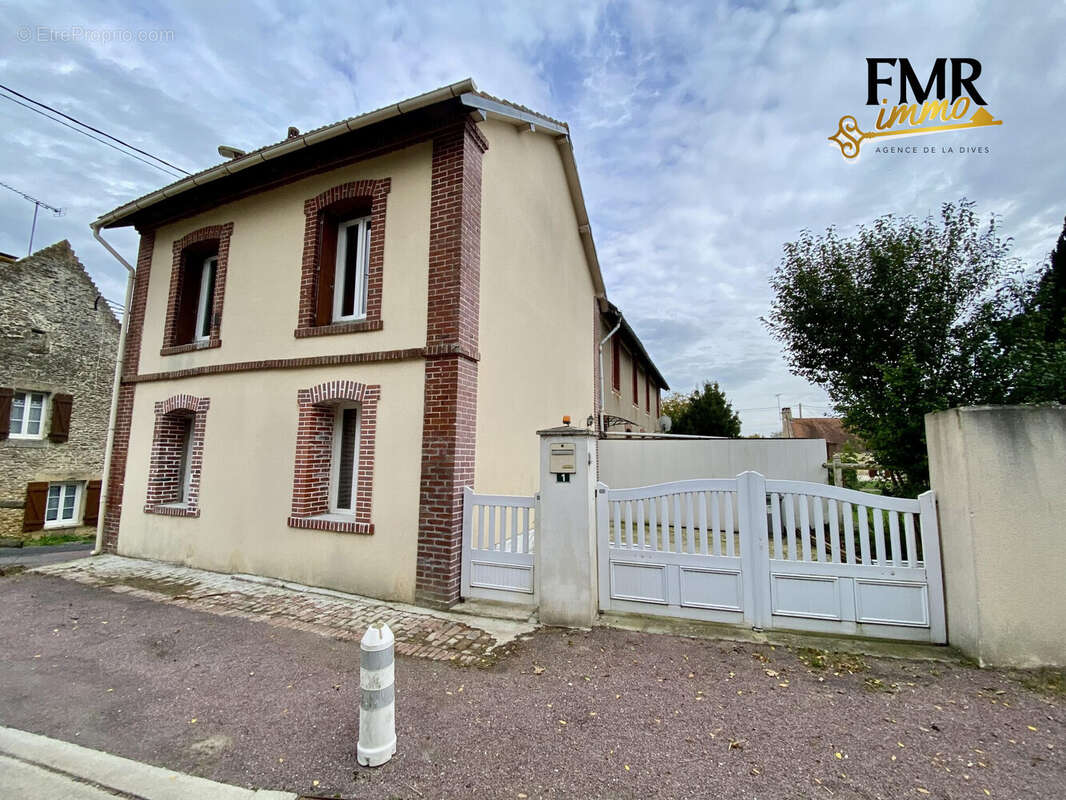 Maison à SAINT-PIERRE-SUR-DIVES