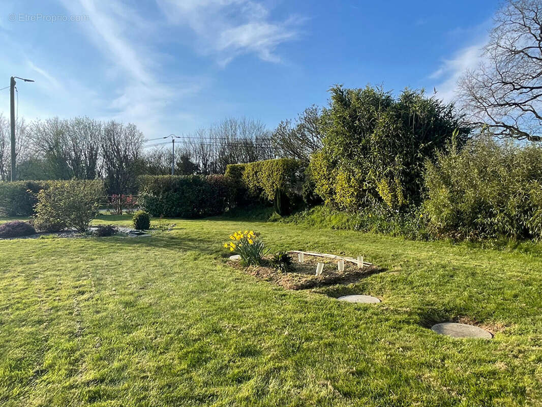 Maison à LA CHAPELLE-CHAUSSEE