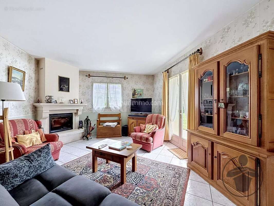 Maison à COUTRAS
