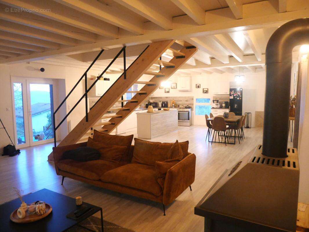 Maison à SAINT-ROMAIN-EN-JAREZ