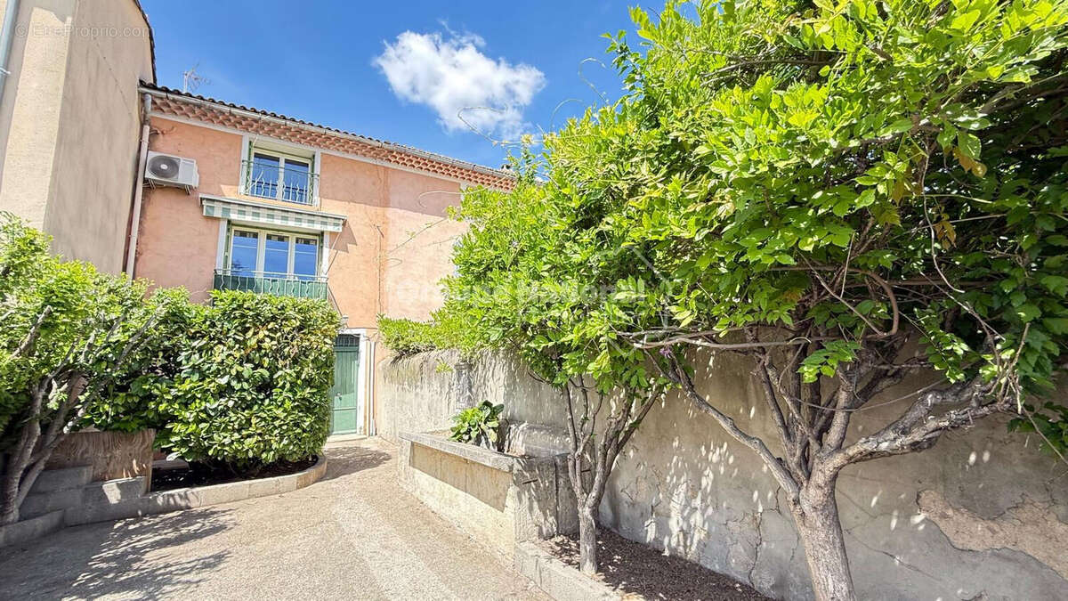 Exclusivité - Maison de village - Cour - photo 2