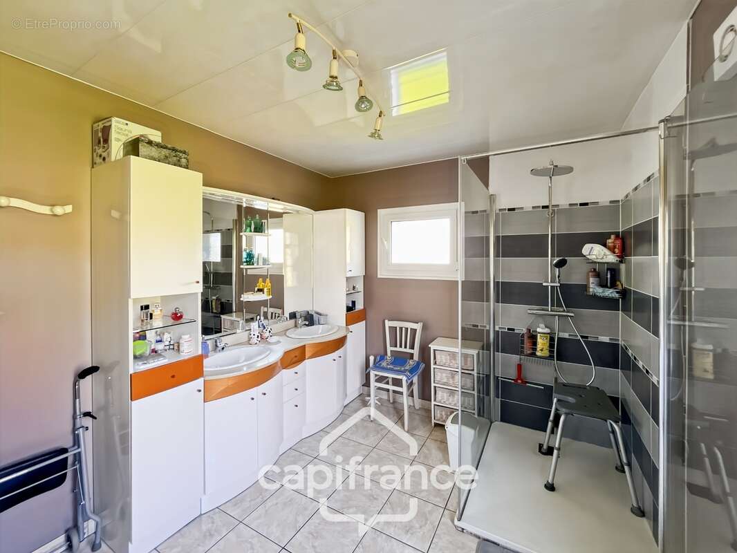 Maison de 5 pièces, 145m² et 67795 m² de terrain - photo 10