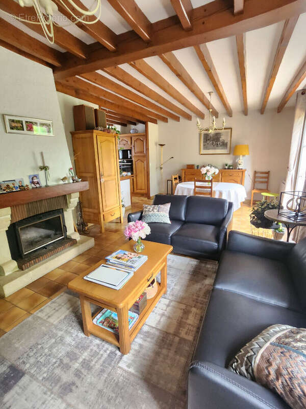 Maison à CREVECOEUR-LE-GRAND