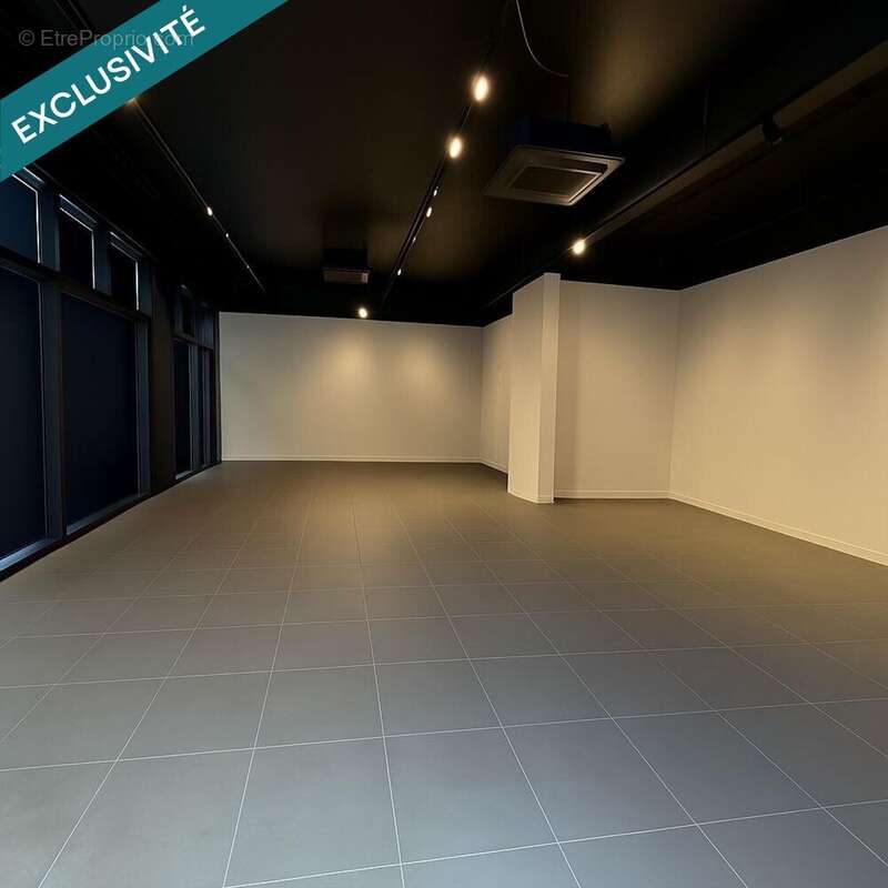 Photo 2 - Commerce à LE ROBERT