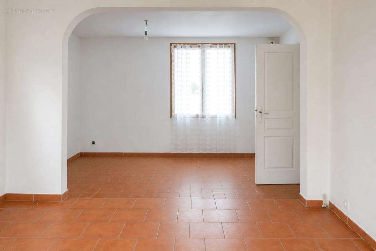 Maison 4 pièces 52,5 m² Saint-Denis - photo 2