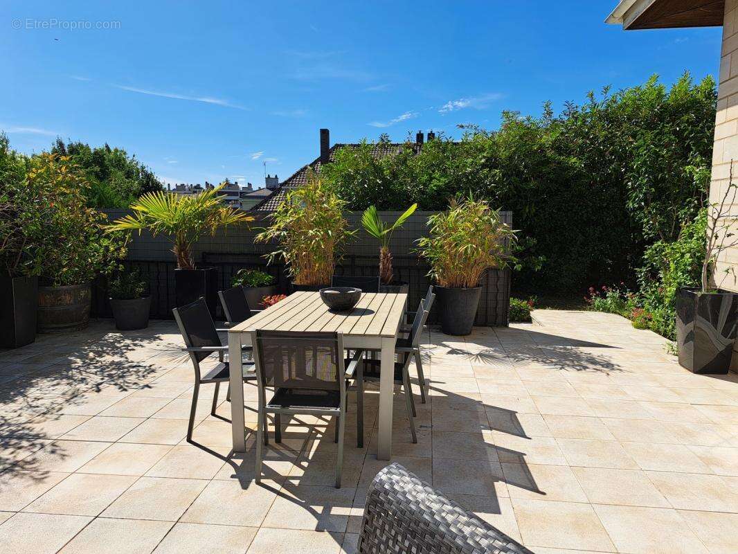 Jolie maison 7 pièces au calme coeur village - photo 3