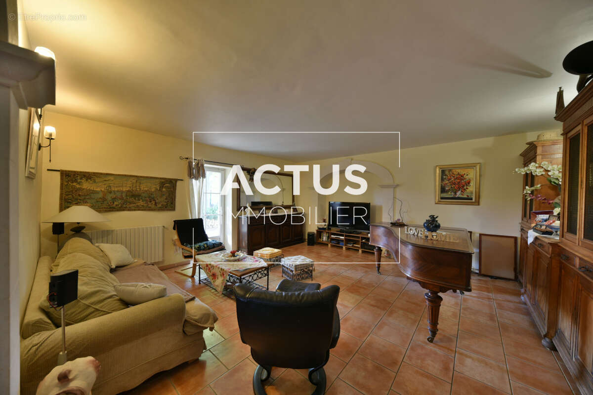 Maison à CORNILLON-CONFOUX