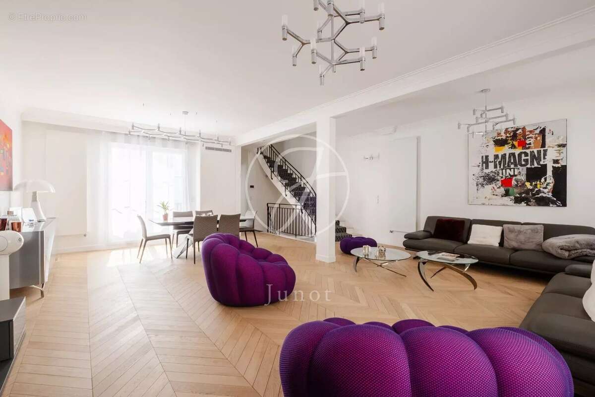 Maison à NEUILLY-SUR-SEINE