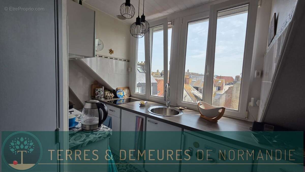A DIEPPE, en Normandie, charmant appartement 2 pièces front de mer, rénové et vendu meublé. - photo 5
