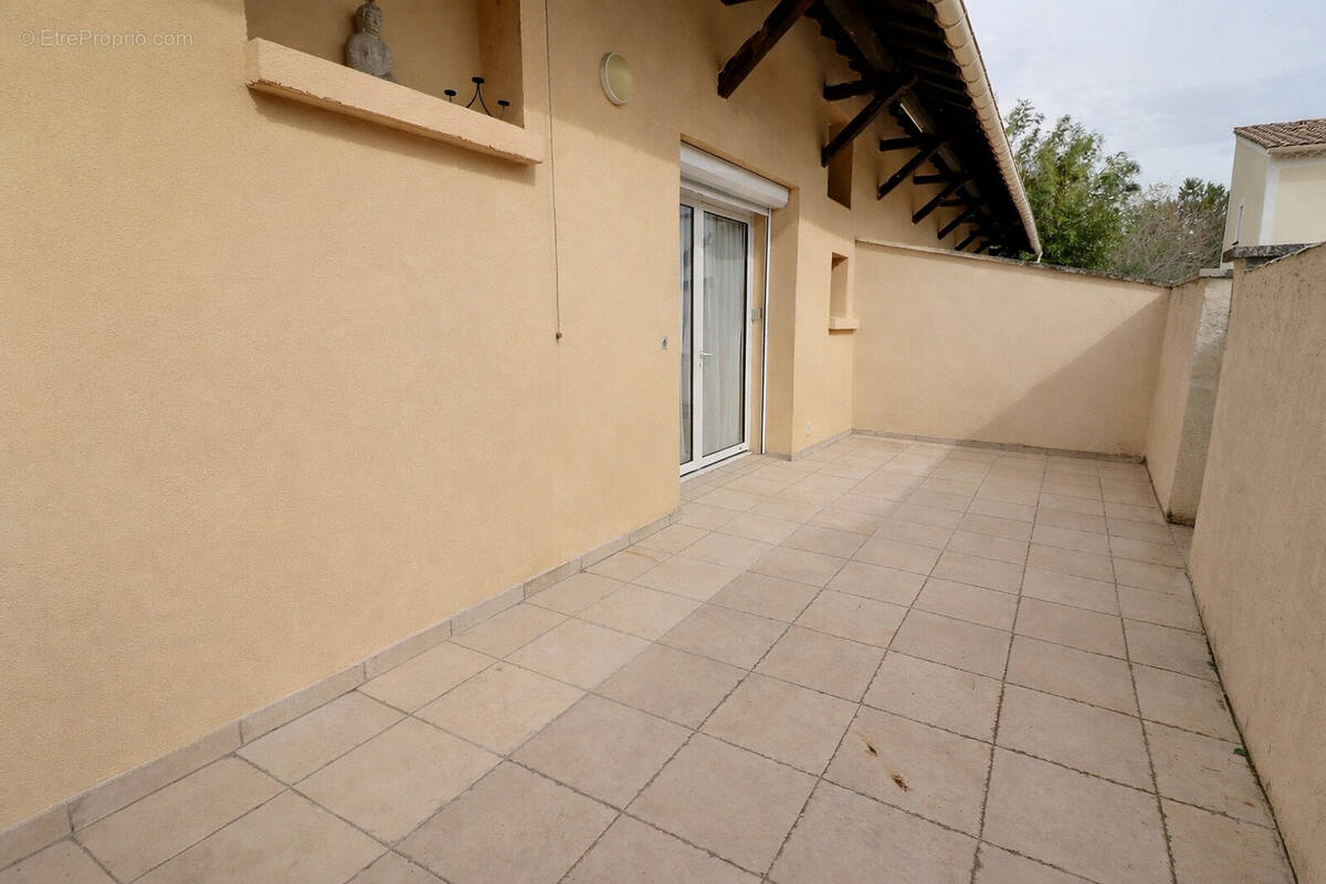 Appartement à ENTRAIGUES-SUR-LA-SORGUE