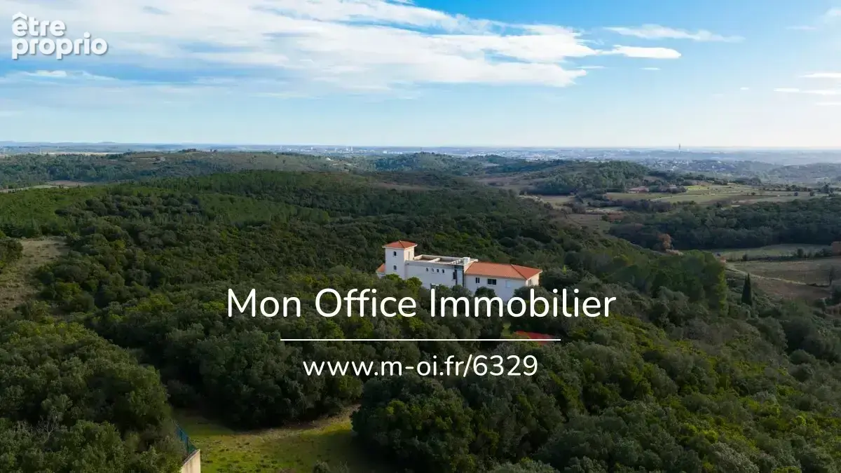 Référence : 6329-NGU. - propriété 10 pièces - 32ha - 980m2 - Vue spectaculaire sur la région et la mer - photo 2