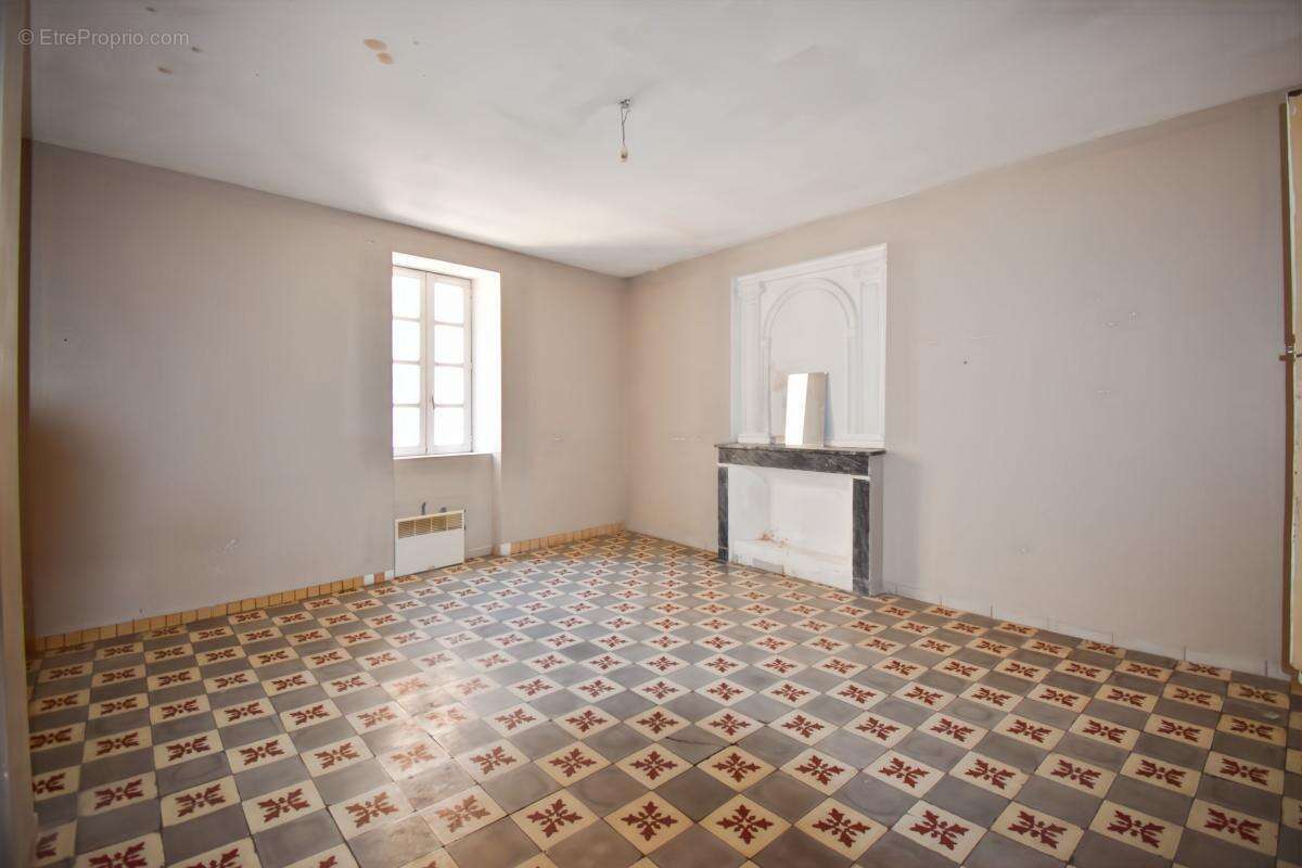 Maison à REMOULINS