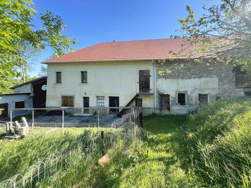Ferme à restaurer 400m2 Saint Laurent du Cros (05500) - photo 2