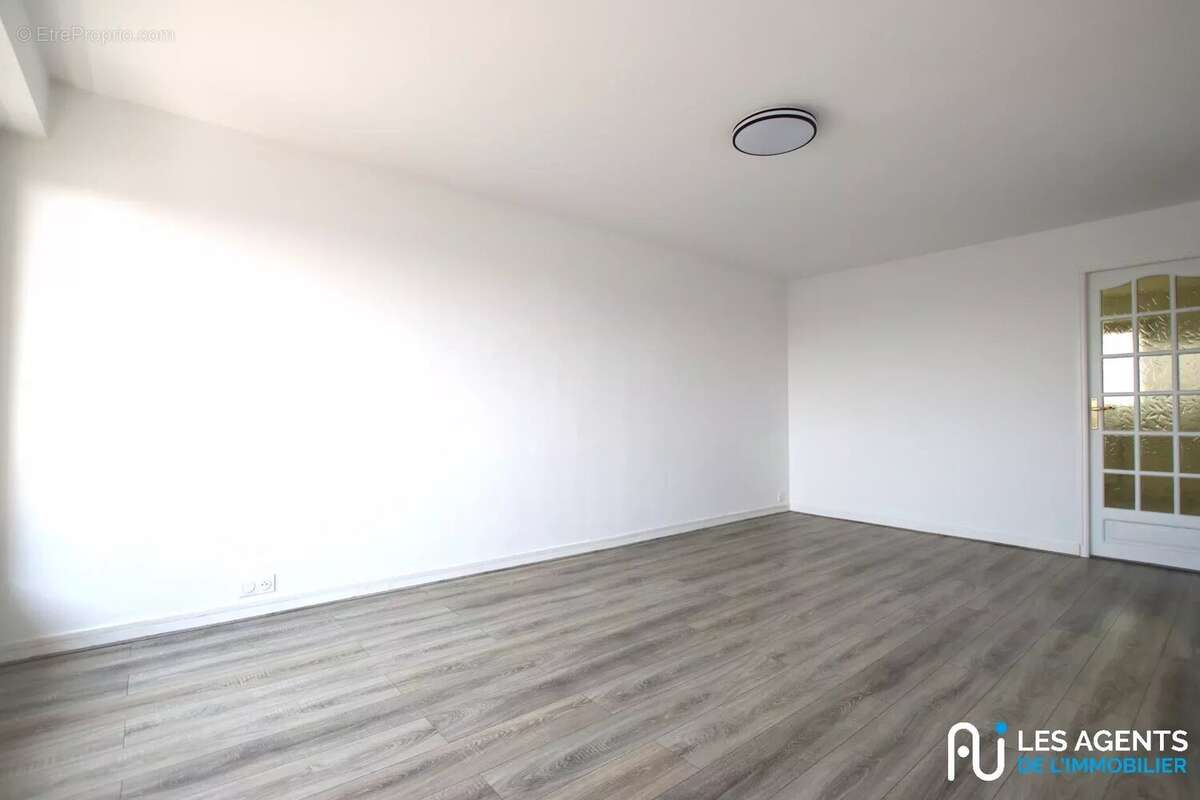 Appartement 66 m² à Saint-Jean-De-La-Ruelle  - photo 3