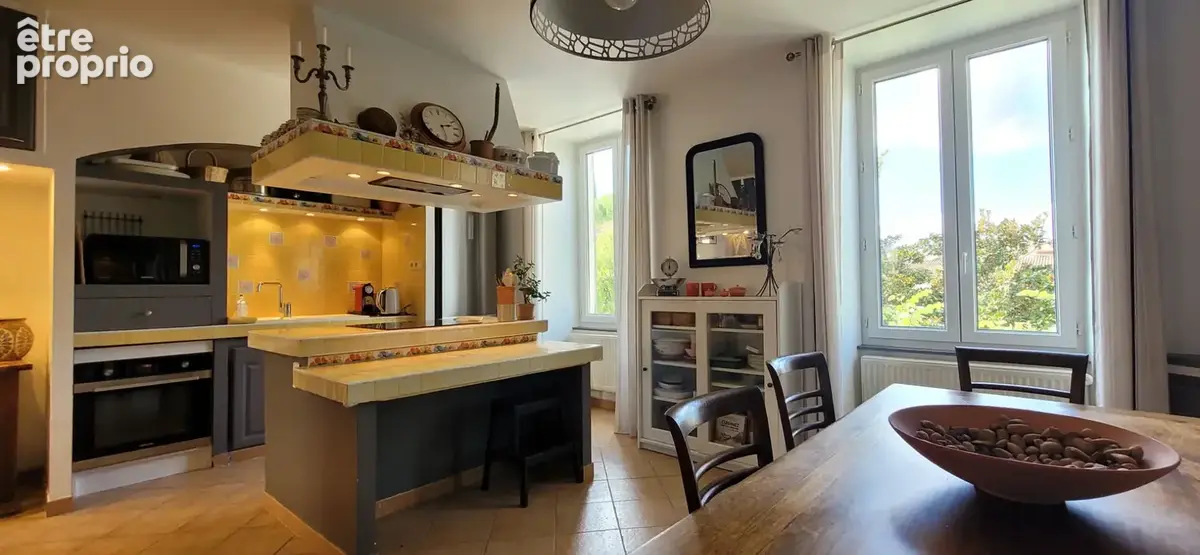 Maison de village avec terrasses et possibilité gite ou local professionnel. - photo 2