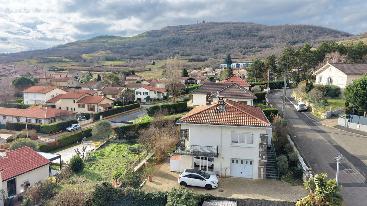 Maison à PERIGNAT-LES-SARLIEVE