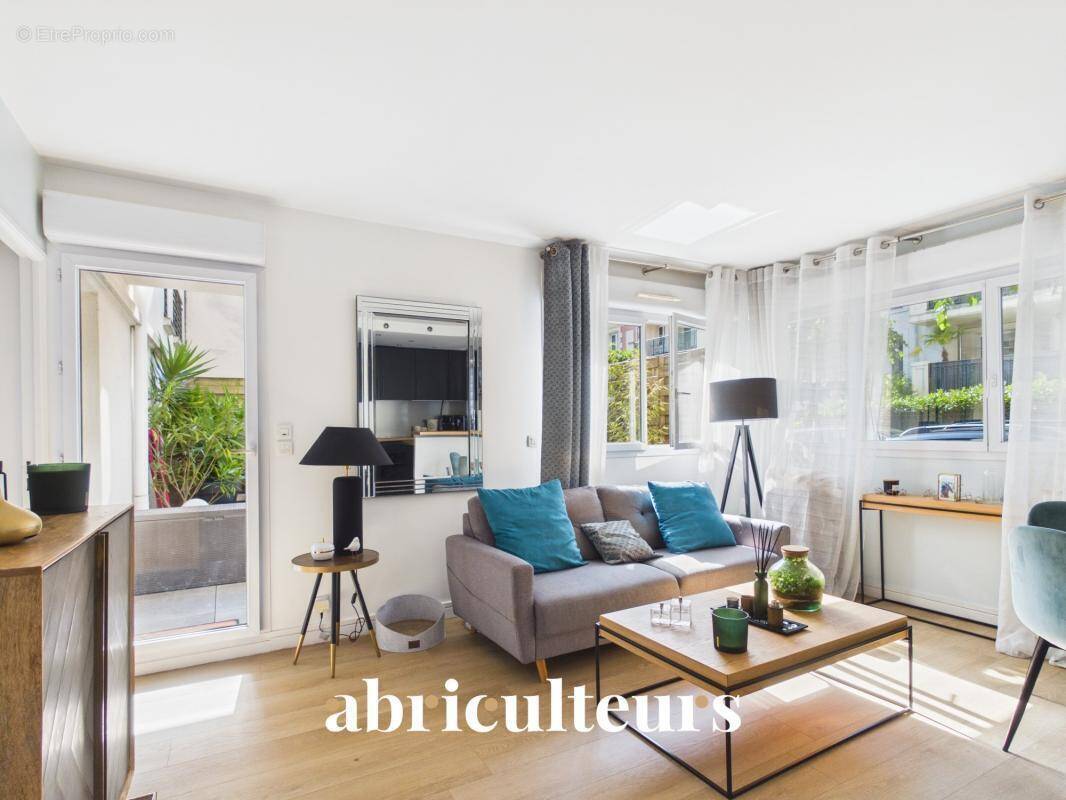 Appartement à LA GARENNE-COLOMBES