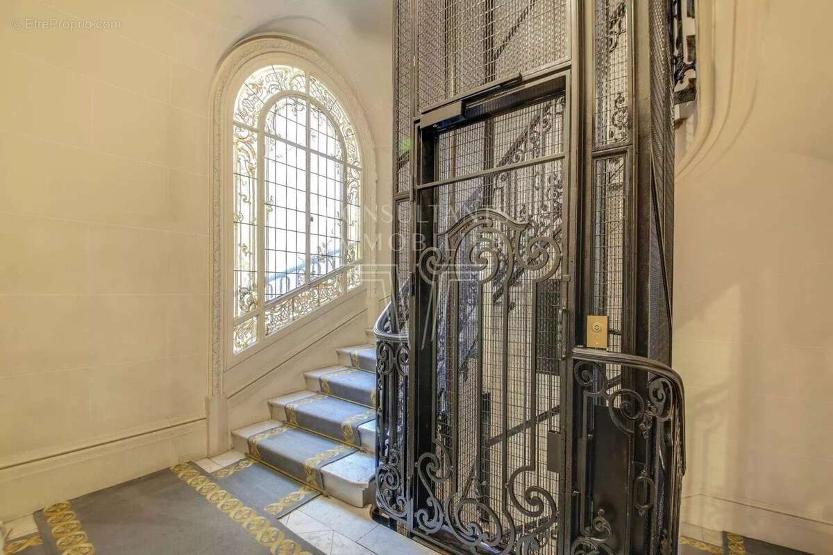Appartement à PARIS-17E