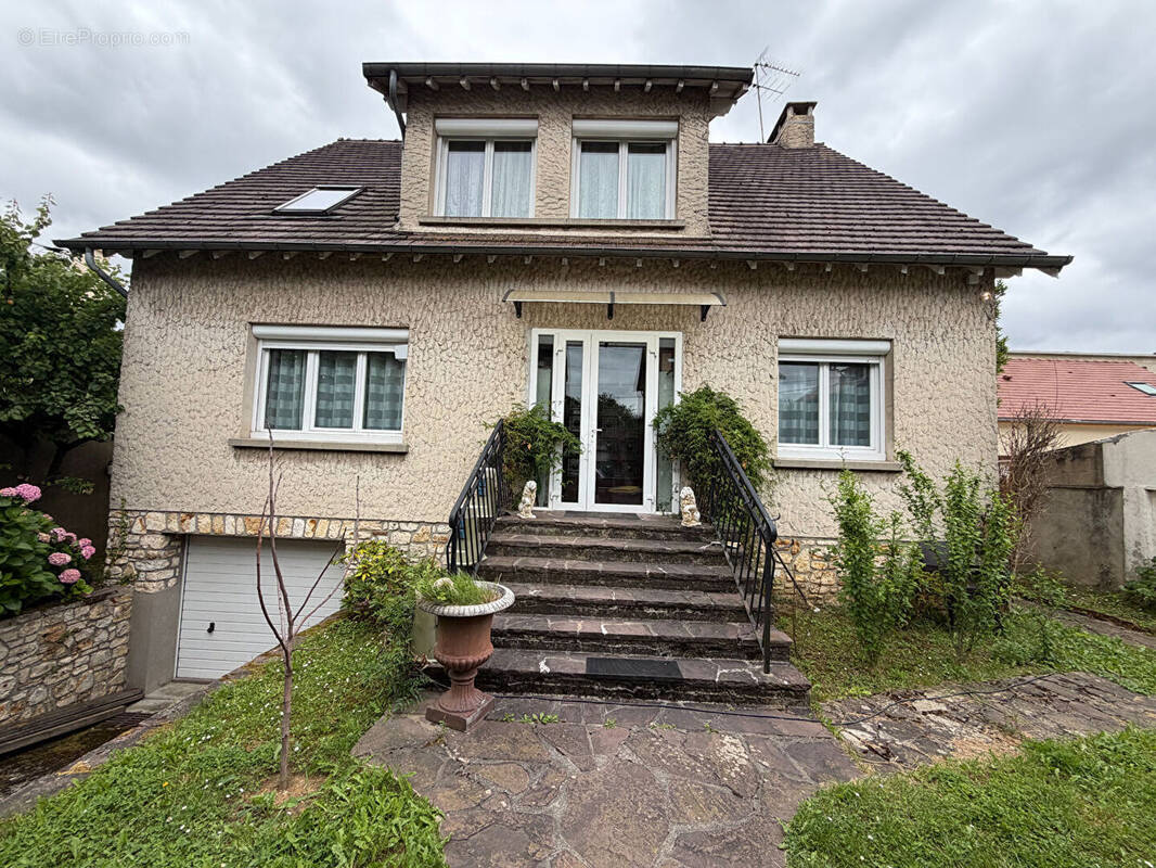 Maison à SARCELLES