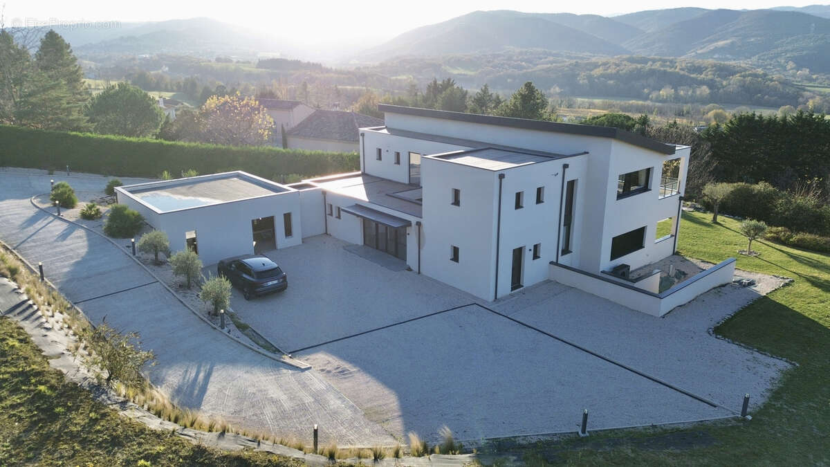 Villa contemporaine de 305 m2 à Saint-Péray - photo 29