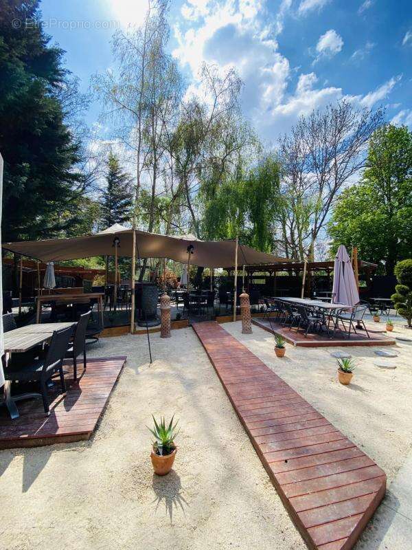 Commerce à CHALIFERT