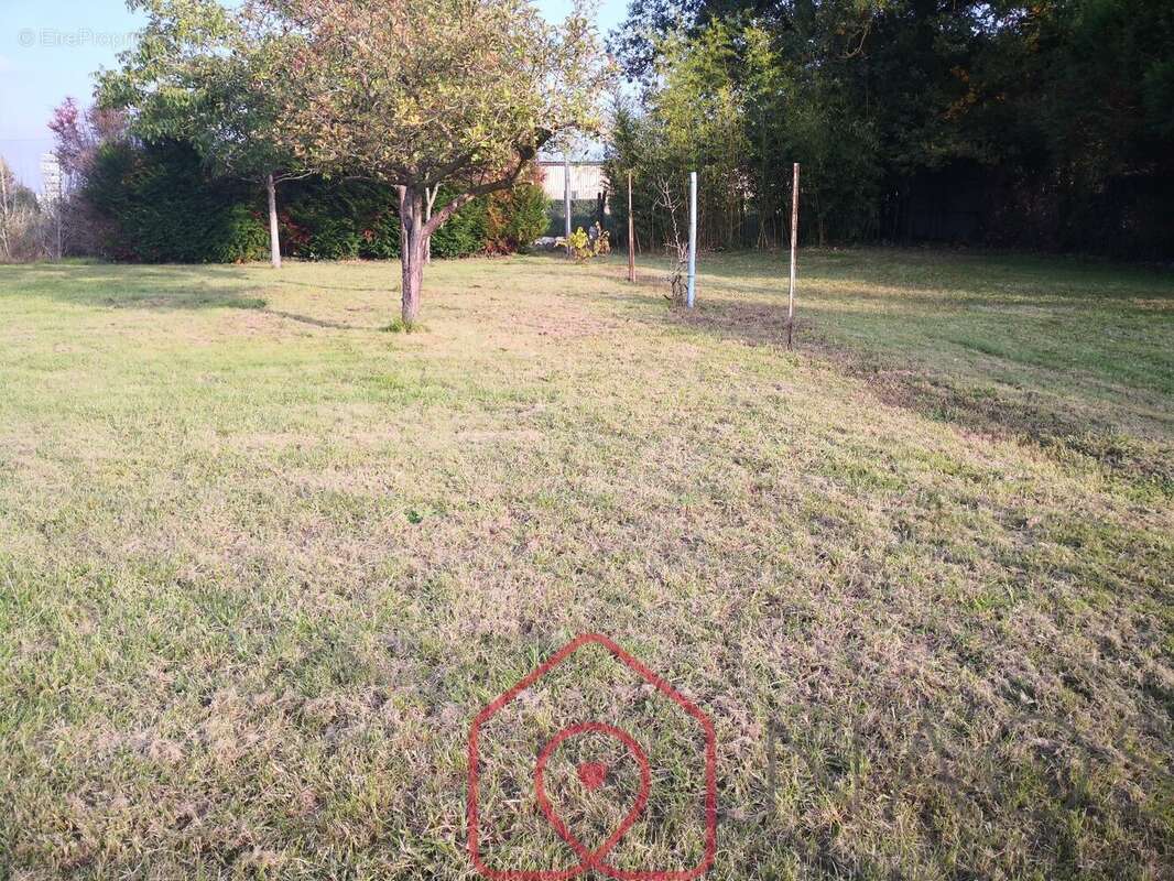 Terrain à FONTENAY-SUR-LOING